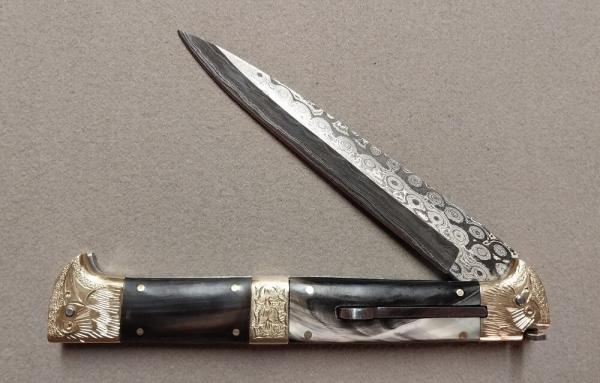 13" Double Eagle Picklock Switchblade. Damascus Blade and Buffalo horn handles. 13" Double Eagle Picklock Switchblade. Damascus Blade and Buffalo horn handles.