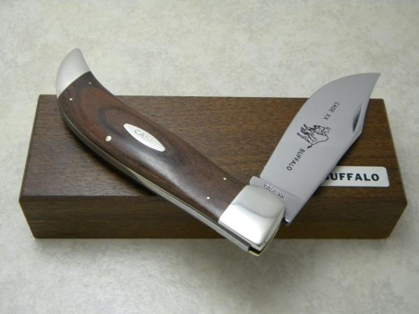 Case XX USA 10 Dot (1980) Wood P172 Buffalo Clasp Knife in Box