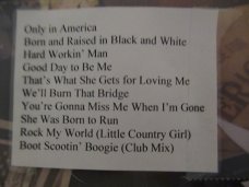 Case XX 2008 Red Bone Peanut with Brooks & Dunn  CD