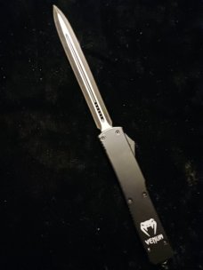 VENUM  OTF. KNIFE