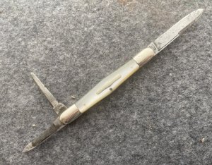 American Knife Co. Thomaston Pearl Whittler