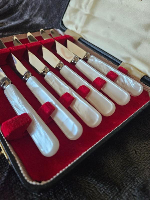 Set of Six Vintage Allen & West Mother of Pearl Knives in Original Box - Sheffield, England