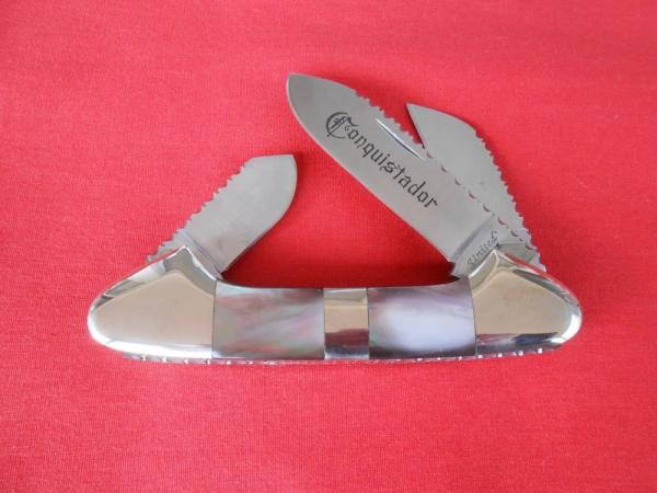 Conquestador Pearl Handle Canoe 3 Blade  ( Black Lip Pearl )      $80.00
