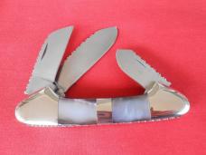 Conquestador Pearl Handle Canoe 3 Blade  ( Black Lip Pearl )      $80.00