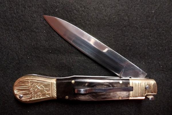 English Style Picklock Switchblade with Buffalo horn handles. English Style Picklock Switchblade with Buffalo horn handles.