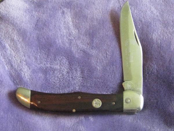 QUEEN 1 Blade Lock Back Push Button Folding Hunter