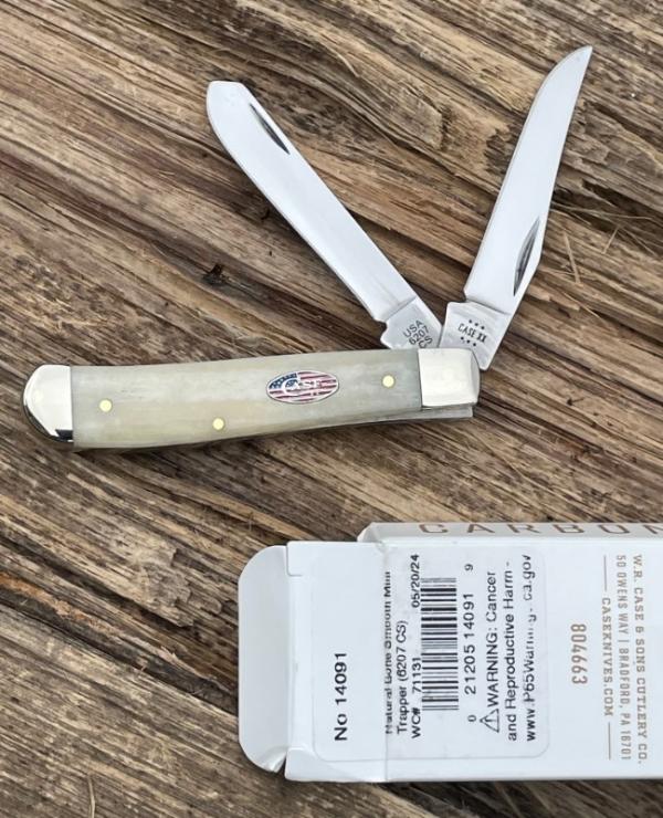 CASE XX ** 2024 SMOOTH NATURAL BONE FLAG SHIELD CS MINI TRAPPER CASE XX ** 2024 SMOOTH NATURAL BONE FLAG SHIELD CS MINI TRAPPER