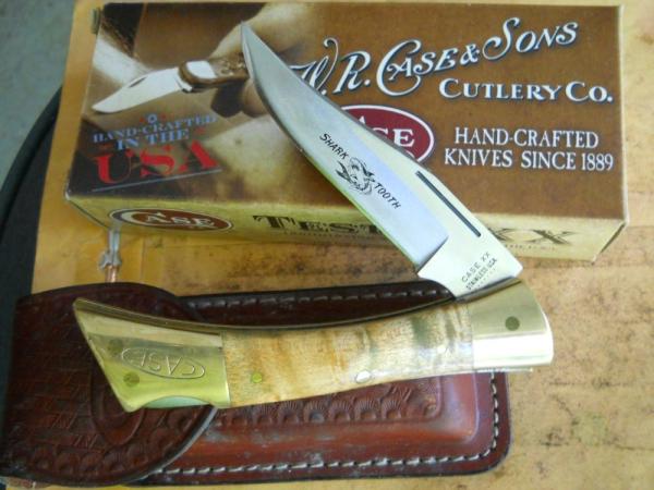 Case Knife Maple Wood Shark Tooth 1972 8 Dot Case Knife Maple Wood Shark Tooth 1972 8 Dot