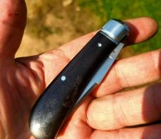 Pablo Castellani Trap..14C28N stainless steel..Vintage Rag Micarta scales...3 5/8" cld...coa.pouch