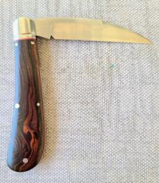 K'roo Desert Ironwood Swayback..Rwl34...3.75" closed...filework..fluted..red liners..coa and slip