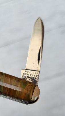 3" Vintage Joseph Rodgers Whittler, Sheffield England, Very Nice Amber scales!