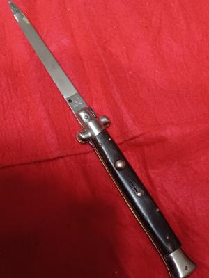 11" Vintage Stiletto Italy Dark horn.