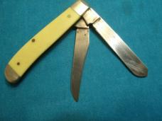 VINTAGE 2010 CASE XX USA 3207 CV YELLOW DELRIN 2 BLADE TRAPPER FOLDING POCKET KNIFE KNIVES OLD