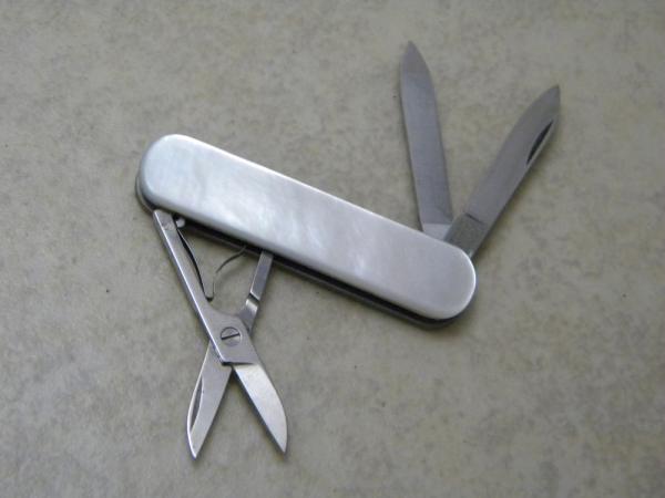 Victorinox Switzerland Pearl SD Classic Small Multi Tool Swiss Army Knife 
