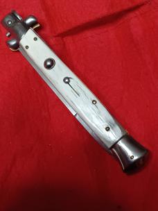 11" Stiletto Italy honey horn. 