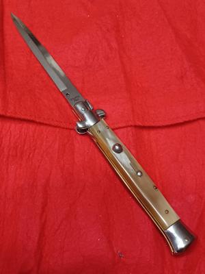 11" Stiletto Italy honey horn.