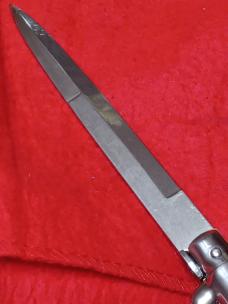 11" Stiletto Italy honey horn. 
