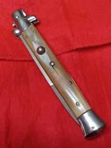 11" Stiletto Italy honey horn. 