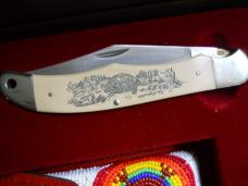 Schrade USA Turtle Scrimshaw Knife / Box 