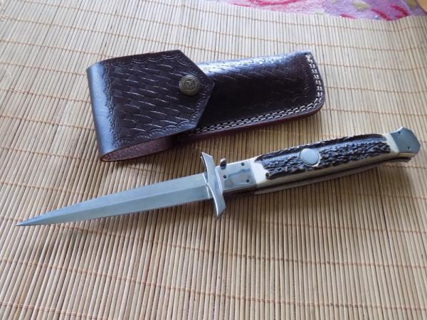 Never Used Large swing guard auto knife by Afaag signed