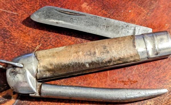 Vintage Richards Scout Knife Sheffield, England Vintage Richards Scout Knife Sheffield, England