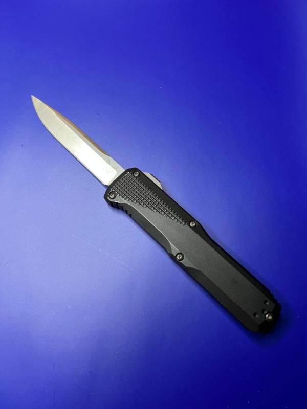Benchmade 4600 PhaetonOTF Automatic Knife Satin Blade Benchmade 4600 PhaetonOTF Automatic Knife Satin Blade
