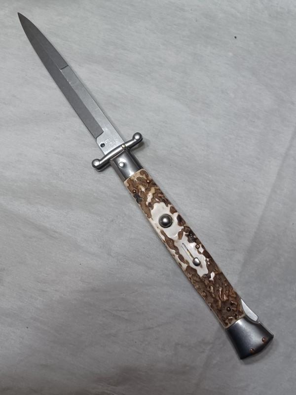 Frank B. 11" Stag horn swinguard. 