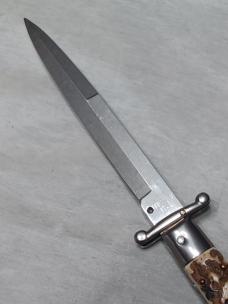 Frank B. 11" Stag horn swinguard. 