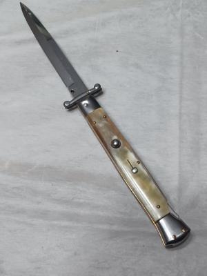 Frank B. 11" Honey horn swinguard.