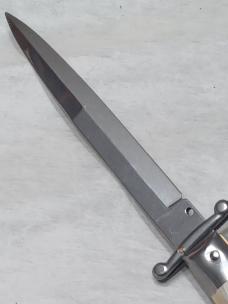 Frank B. 11" Honey horn swinguard. 