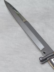 Frank B. 11" Honey horn swinguard. 