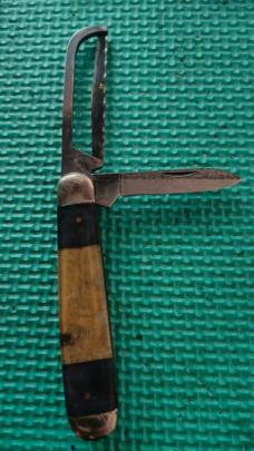 Rooster knife