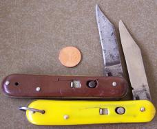 2 vintage Switchblade knives EDGEMASTER U.S.A. marked knife