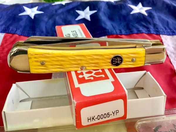 J A Henckels Trapper with Yellow Bone Handles & Black Shield -NOS in Orig Box J A Henckels Trapper with Yellow Bone Handles & Black Shield -NOS in Orig Box