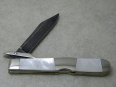 Remington Bullet USA 2007 Pearl Damascus R1374-D The Renegade Swing Guard Lockback Knife in Box