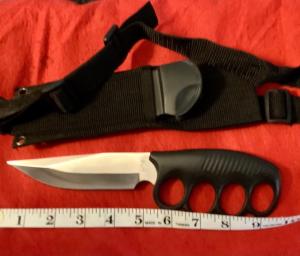 United Knuckle Knife with shoulder rig