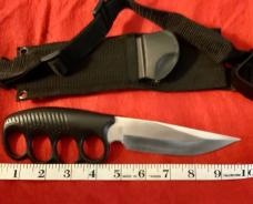 United Knuckle Knife with shoulder rig