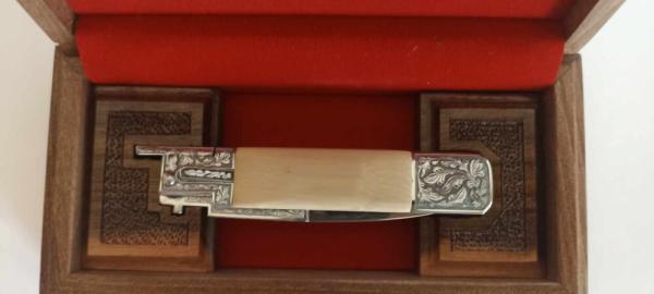Armenia switchblade pick lock 8 inch Auto Engraved with Mammoth Ivory with box Armenia switchblade pick lock 8 inch Auto Engraved with Mammoth Ivory with box