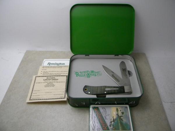 Remington R1128 30th Anniv. Bullet Trapper Knife in Box w/Deck of Cards