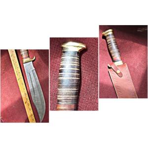 Damascus CROCODILE hunter bowie knife. Hand Made hand forged. Leather rings handle.Brass pommel