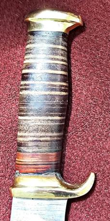 Damascus CROCODILE hunter bowie knife.  Hand Made hand forged. Leather rings handle.Brass pommel 