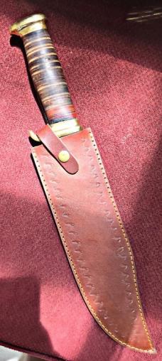 Damascus CROCODILE hunter bowie knife.  Hand Made hand forged. Leather rings handle.Brass pommel 