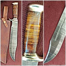 Damascus CROCODILE hunter bowie knife.  Hand Made hand forged. Leather rings handle.Brass pommel 
