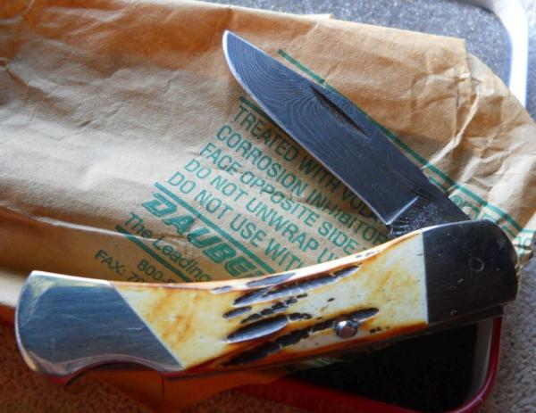 Bear & Son Stag Damascus Lock back Knife / Tin Bear & Son Stag Damascus Lock back Knife / Tin