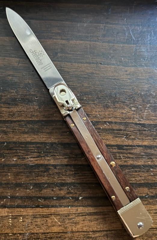 Hubertus Slim Leverlock with wood scales Hubertus Slim Leverlock with wood scales