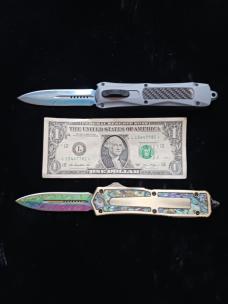 2 COLORFUL AUTOS