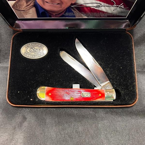 John Wayne Knife Case USA folding 07444 Barnboard Jigged Dark Red Bone Trapper