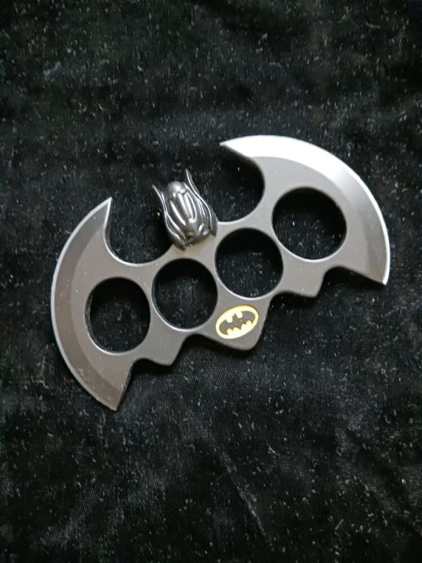 BATMAN KNUCKLE KNIFE BATMAN KNUCKLE KNIFE