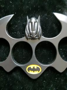 BATMAN KNUCKLE KNIFE
