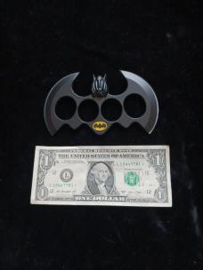 BATMAN KNUCKLE KNIFE